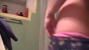 Amateur Pregnant Girl Shares Funny Moments On Webcam