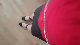 Sissy In Collant Viene Punita E Punita