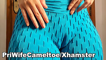 Vợ Trẻ Mặc Quần Legging Thể Dục Được Thỏa Mãn Bằng Cameltoe