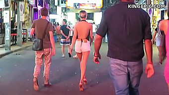 Turista Sexual Tailandesa Se Conecta Com Um Local Maduro Em Bangkok