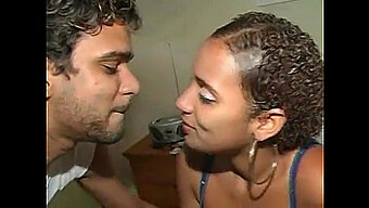 Paixão Involuntária: Momento Íntimo De Casal Brasileiro Capturado Na Câmera