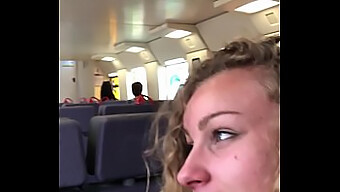 Umilința Publică Și Plăcerea Orală În Tren Cu Angel Emily