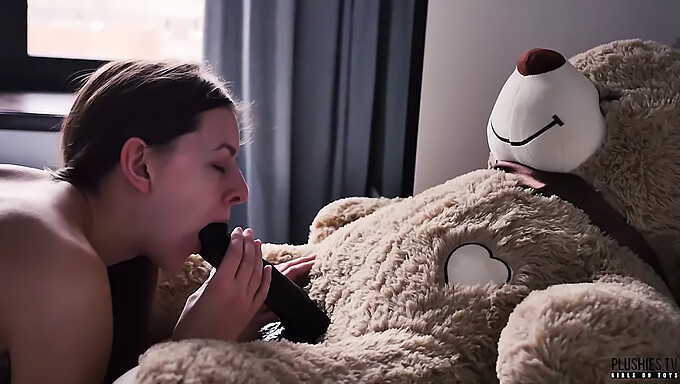 Die besten Masturbationsszenen von Plushies TV im Jahr 2018