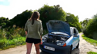 Amants amateurs polonais font une rencontre passionnée en voiture