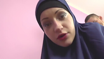 American Muslim Woman Caught Pleasuring Herself In Pov