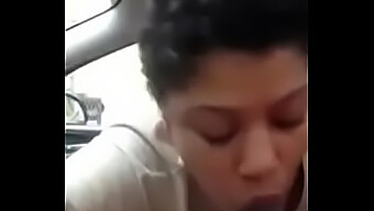 Adolescente De 18+ Chupando Una Gran Polla Negra En El Coche