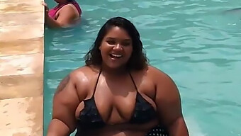 Chubby Black Babe With Big Ass Enjoys Swimming Pool