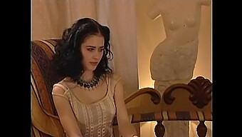 Seductora Belleza Rusa En El Cine Porno Del 2002