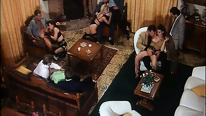 Un capolavoro vintage di sesso di gruppo e pompini